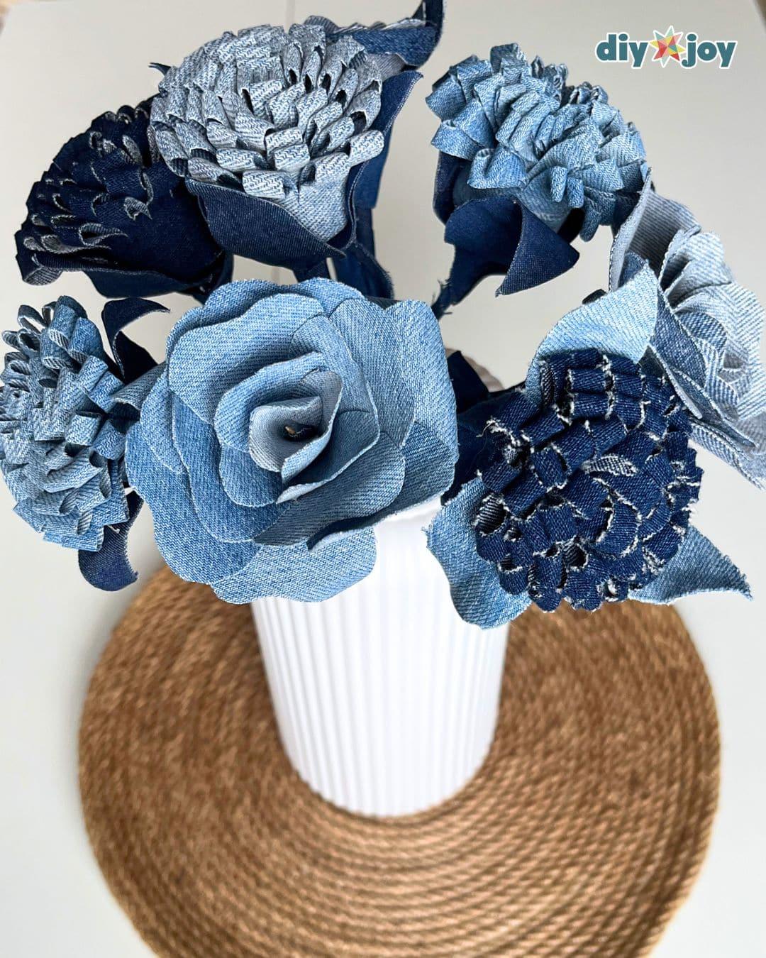 Easy Denim Flowers From Old Jeans — easy craft idea with old jeans