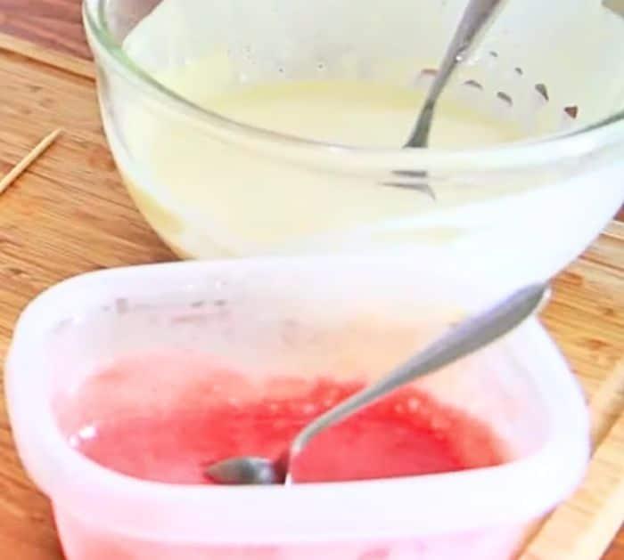Easy to Make Strawberry Cheesecake Popsicles