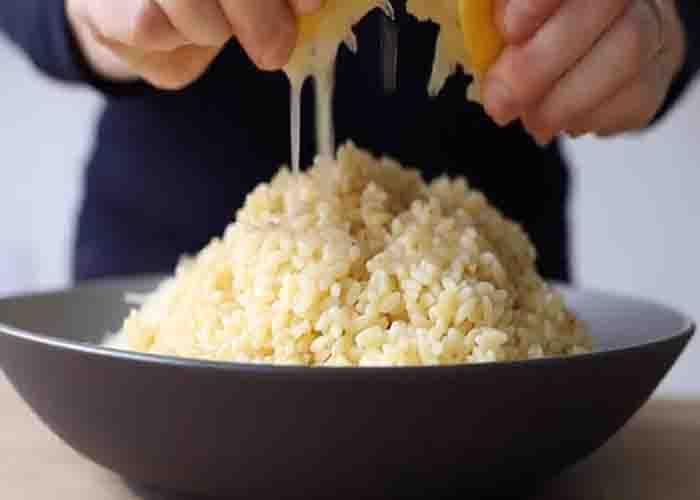 Squeezing one lemon to the chicken orzo