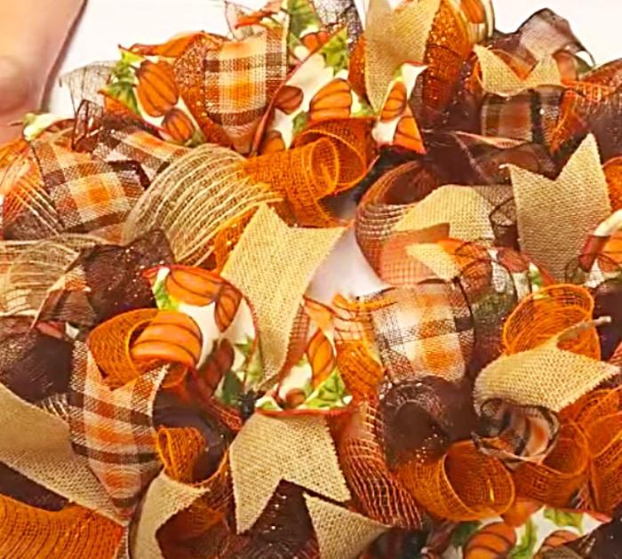 DIY Autumn Craft Ideas - DIY Autumn Wreath - Easy Fall Decor Ideas
