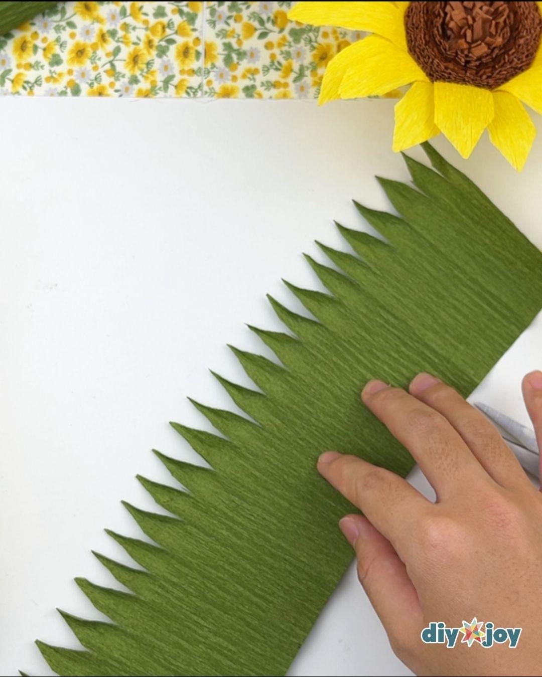 Sunflower Crepe Paper — step by step crepe paper sunflower tutorial