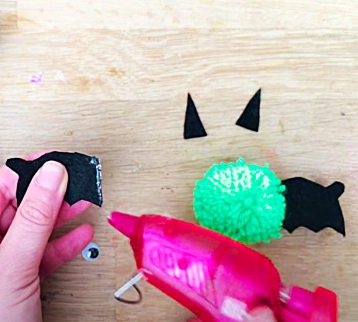 How To Make Pom Pom Bats - Halloween Ideas - Fall Decor Ideas