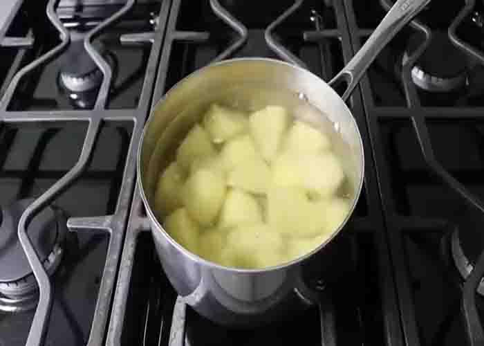 Boiling the breakfast potatoes