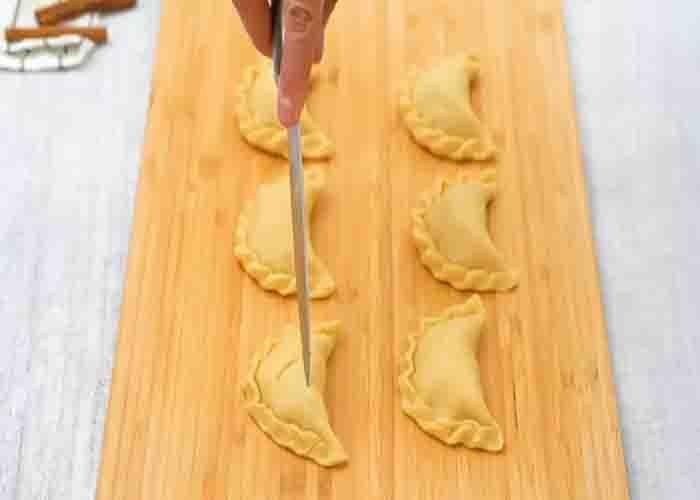 Assembling the air fryer apple hand pies