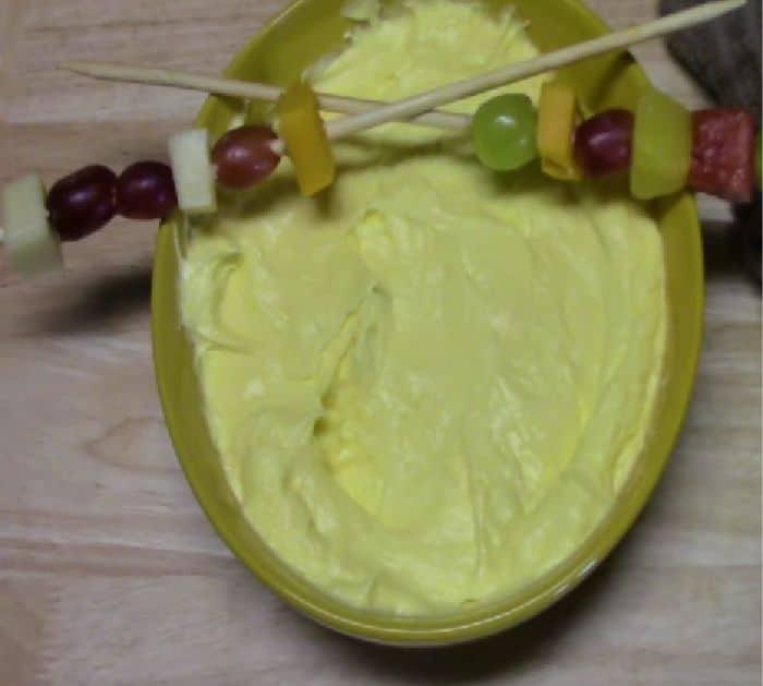 Easy Pumpkin Fruit Skewer Turkey With Vanilla Fruit Dip