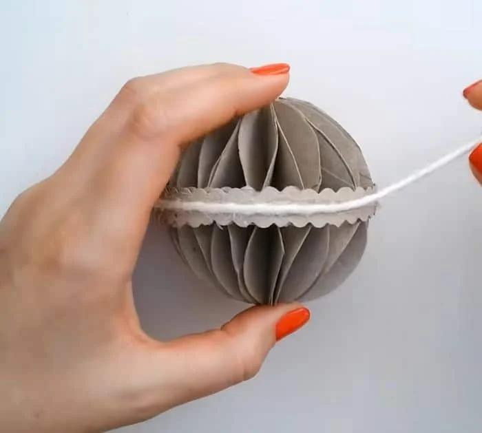 How to Make Christmas Bauble Using Toilet Rolls