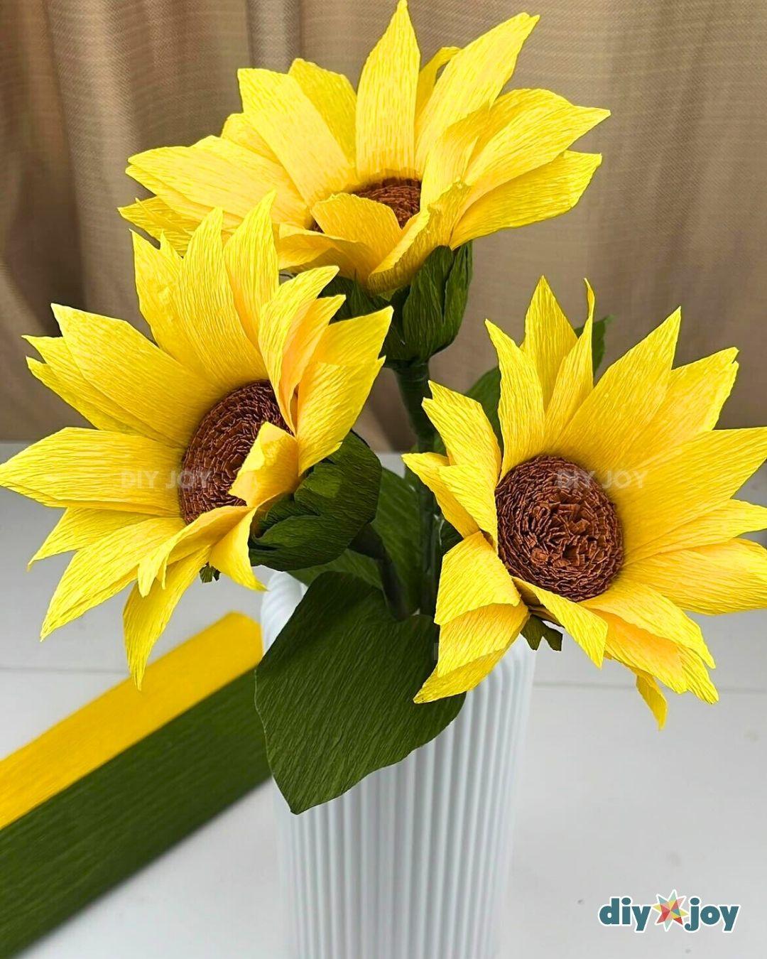 Easy Sunflower Crepe Paper — crepe paper sunflower tutorial