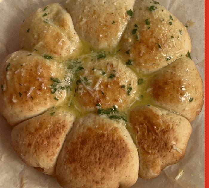 How to Make Garlic Dinner Rolls