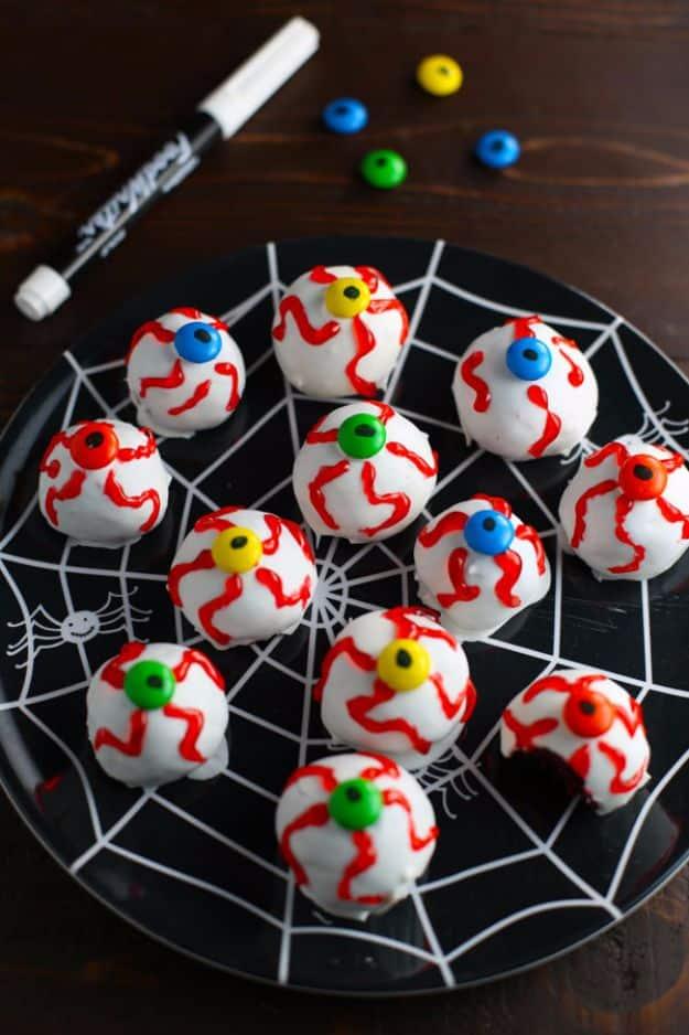 Homemade Halloween treat, simple make-ahead option and easy recipe inspiration, featuring eyeball oreo truffles