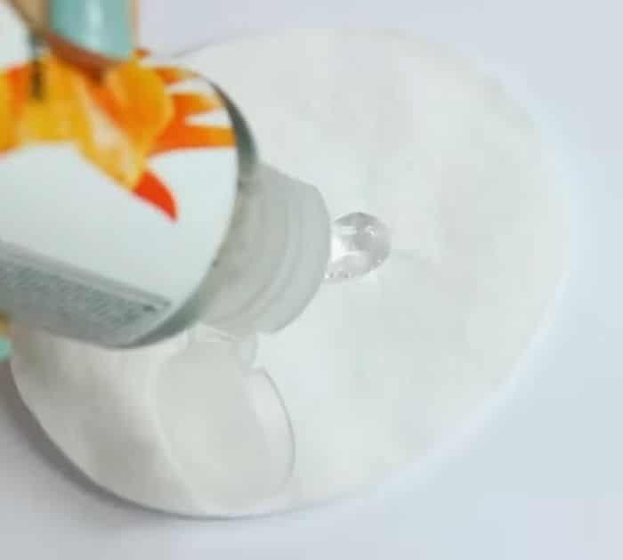 HOW TO REMOVE NAIL POLISH AT HOME