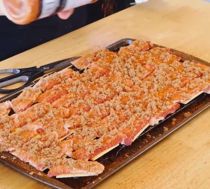 4-Ingredient Crunchy Candied Bacon Crackers Instructions
