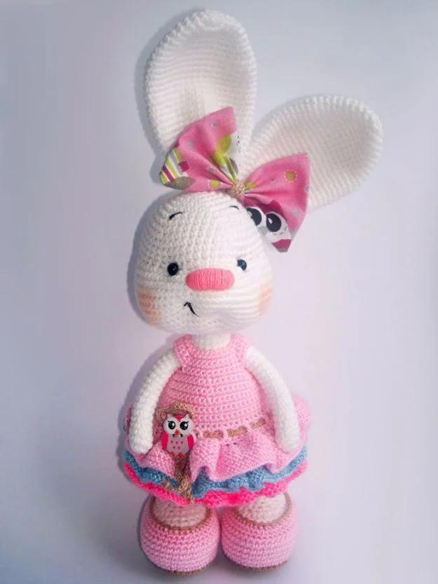 Free Amigurumi Patterns For Beginners and Pros - Pretty Bunny In Dress - Easy Amigurimi Tutorials With Step by Step Instructions - Learn How To Crochet Cute Amigurimi Animals, Doll