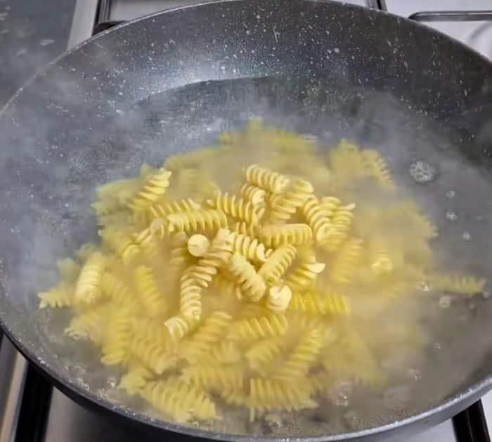 Easy To Make Creamy Bacon Pasta