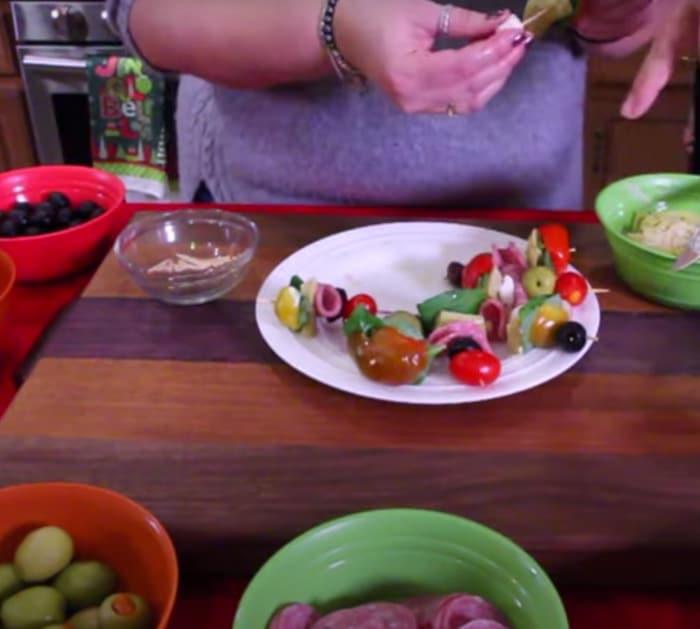 steps to make a christmas wreath appetizer