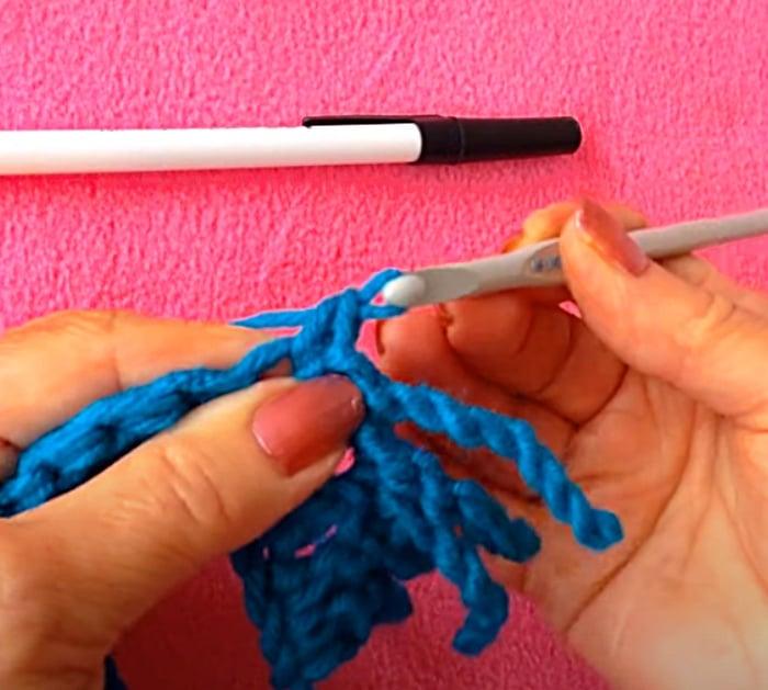 Make a crocheted fringe for a blanket