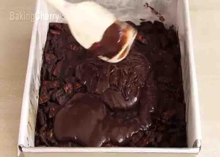 Spreading the chocolate ganache over the cake biscuit bites