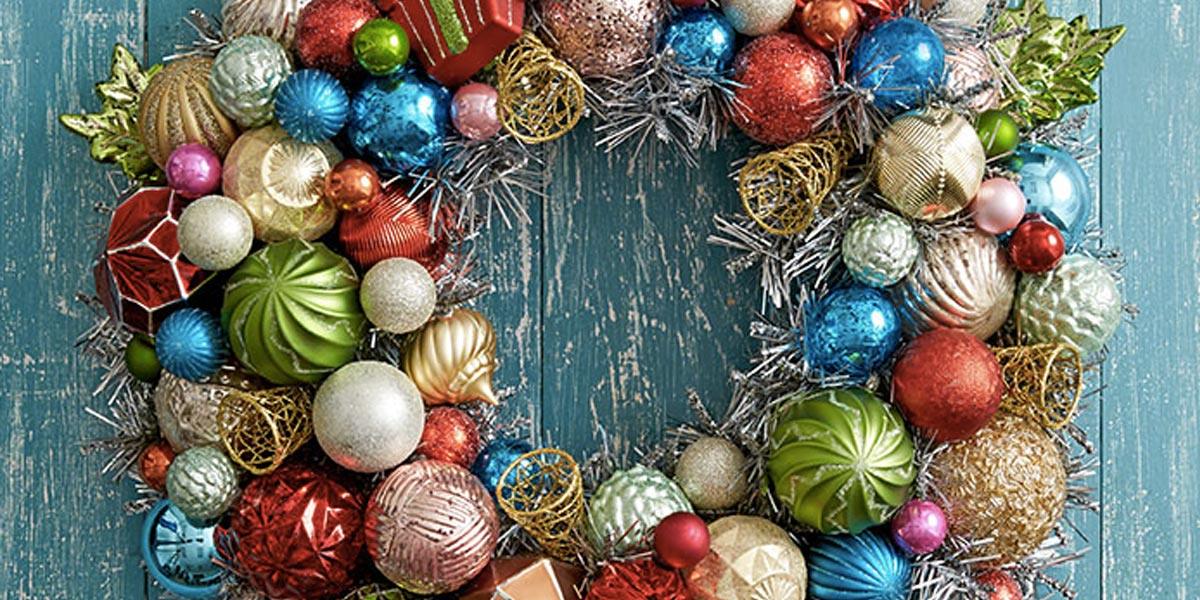She Makes A Wreath That Is Beyond Simple, Yet So Stunning!