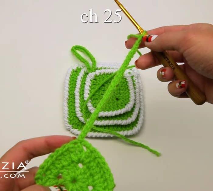 Easy Christmas Tree Crochet Tutorial