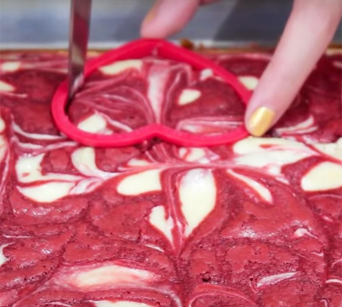 Heart Shaped Brownies - Valentine's Day gift Idea - Valentine's Day dessert Ideas
