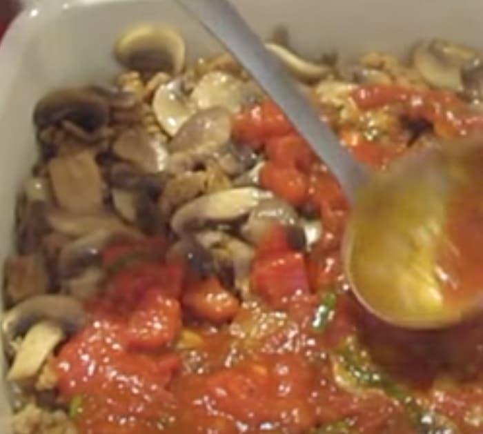 Make a low carb no crust pizza casserole