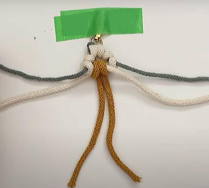 How to Make Macrame Daisy Keychain
