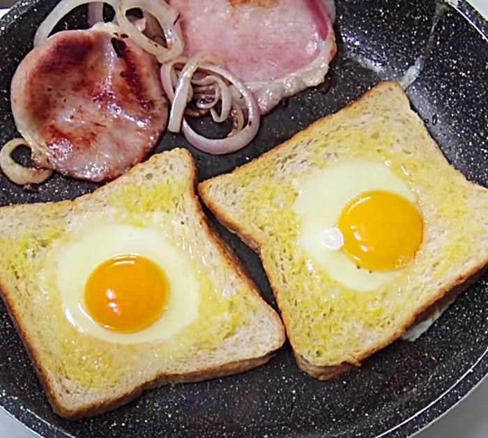 Put eggs in a hole in bread to make a sandwich