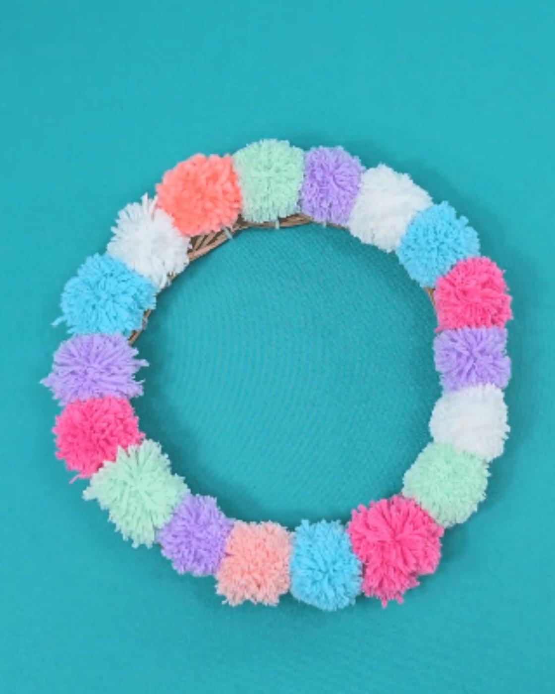 Easy Pom Pom Wreath — how to make pom pom wreath