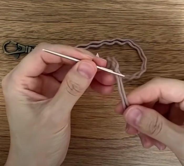 steps on how to make macrame tassel keychain