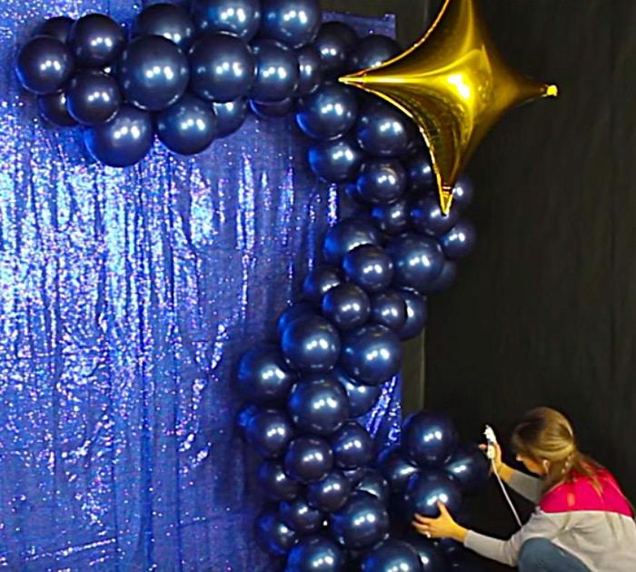 Learn to make DIY Balloon Garland for a NEW Years Eve Party Photo Backdrop