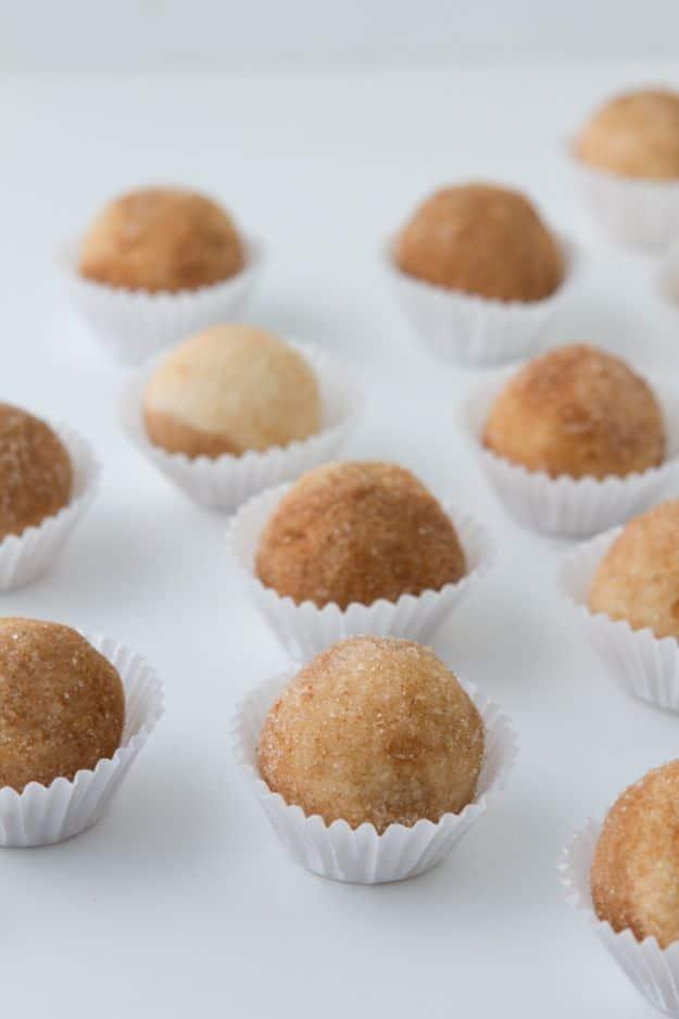 Keto Fat Bombs and Best Ketogenic Recipe Ideas to Make At Home - Keto Vegan Cheesecake Balls - Easy Recipes With Peanut Butter, Cream Cheese, Chocolate, Coconut Oil, Coffee low car