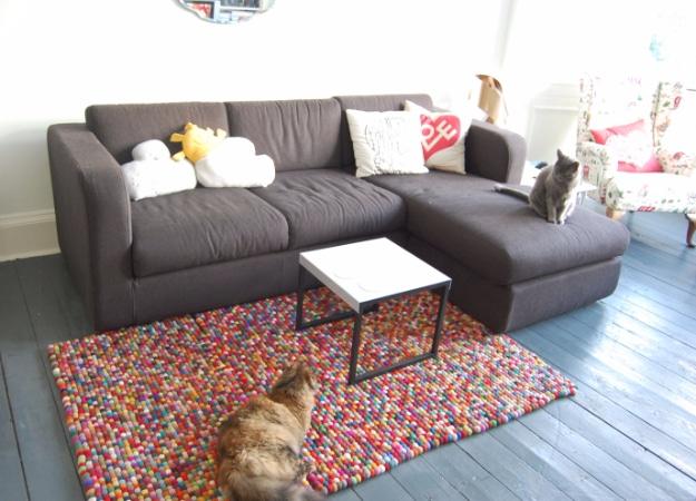 Crafty Felt Rug, an easy project using leftover fabric or yarn and better than a store bought version