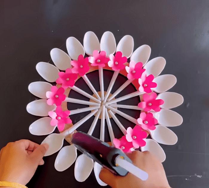 DIY Plastic Spoon Wall Art Instructions