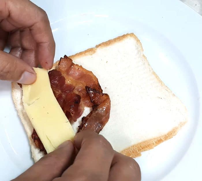 Crispy Bacon and Cheese Roll Recipe Ingredients