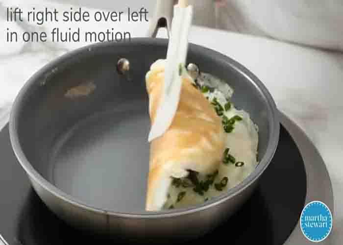 Cooking the egg white omelet