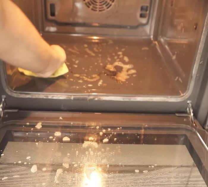 Easy Way to Clean Your Oven with Plastic Bags