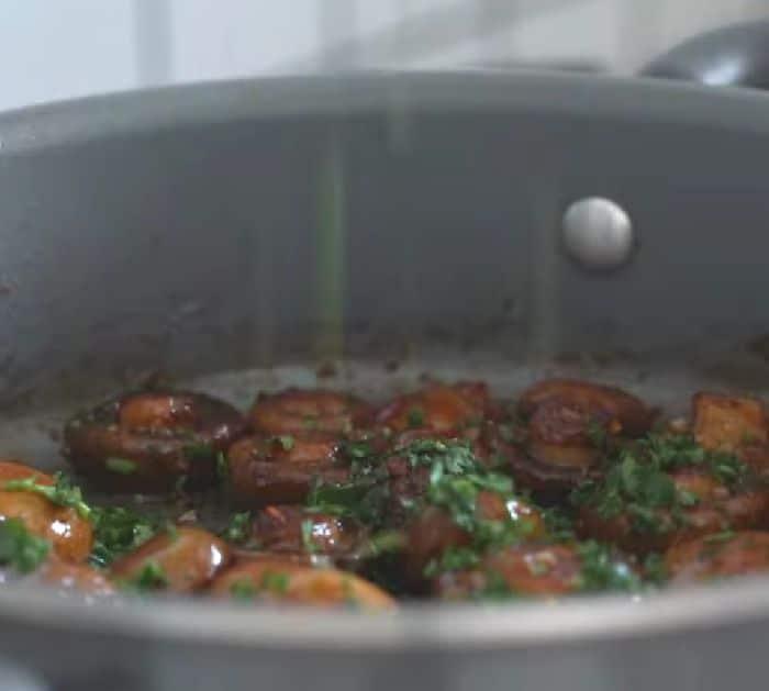 How To Make Skillet Garlic Butter Mushroom