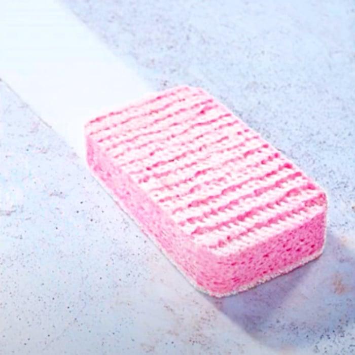 How To Clean An Outdoor Screen - Magic Eraser Hack - Outdoor Cleaning Hacks