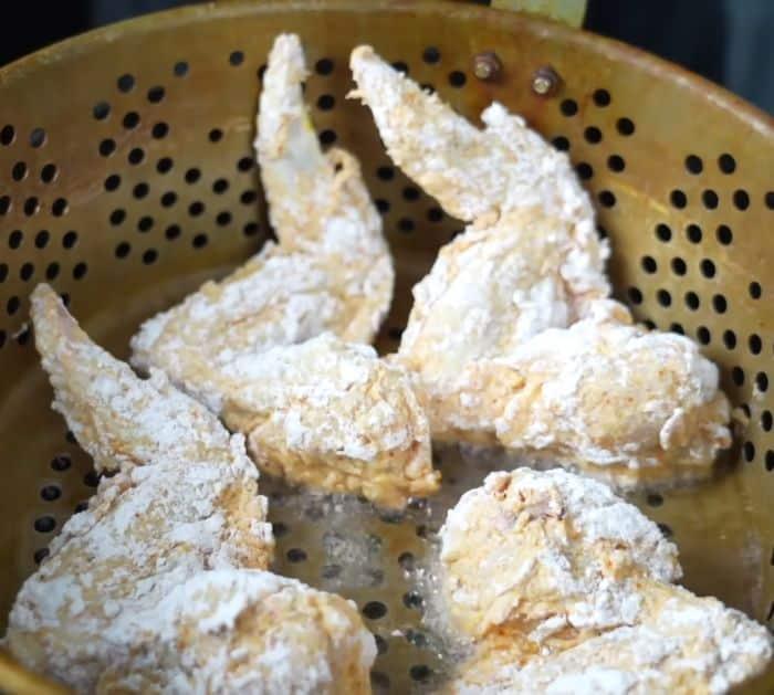How to Make Perfectly Crispy Fried Chicken Wings