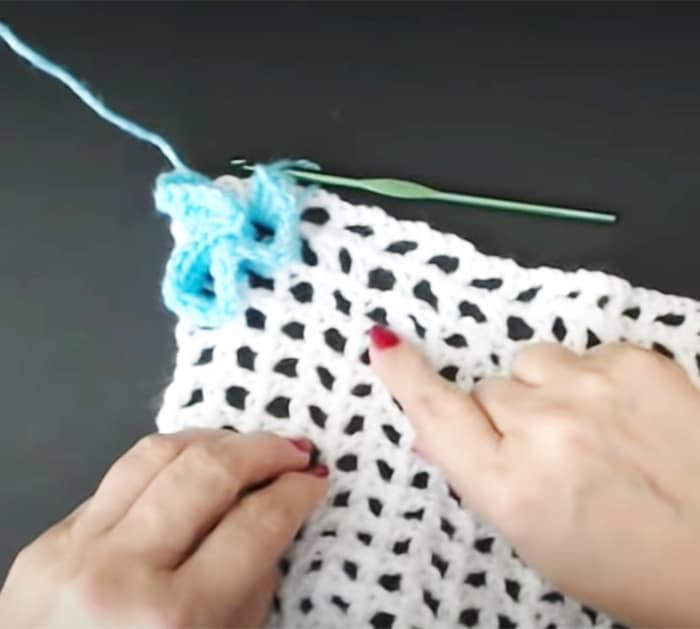 DIY Crochet Wriggle Blanket | DIY Crochet