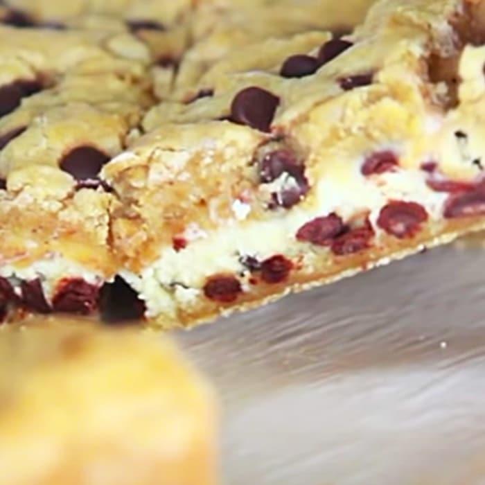 Chocolate Chip Cookie Cheesecake Bars - Easy Dessert Recipe - Cheesecake Ideas