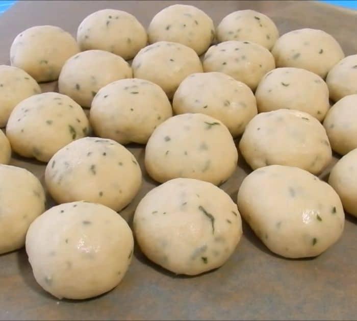 No-Knead Garlic Cheese Bubble Bread Recipe Instructions