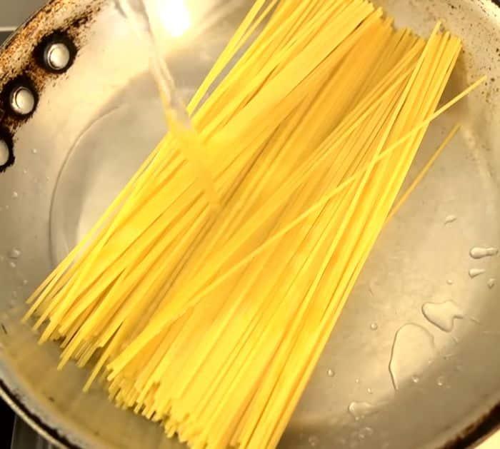 How to Cook Pasta in a Frying Pan