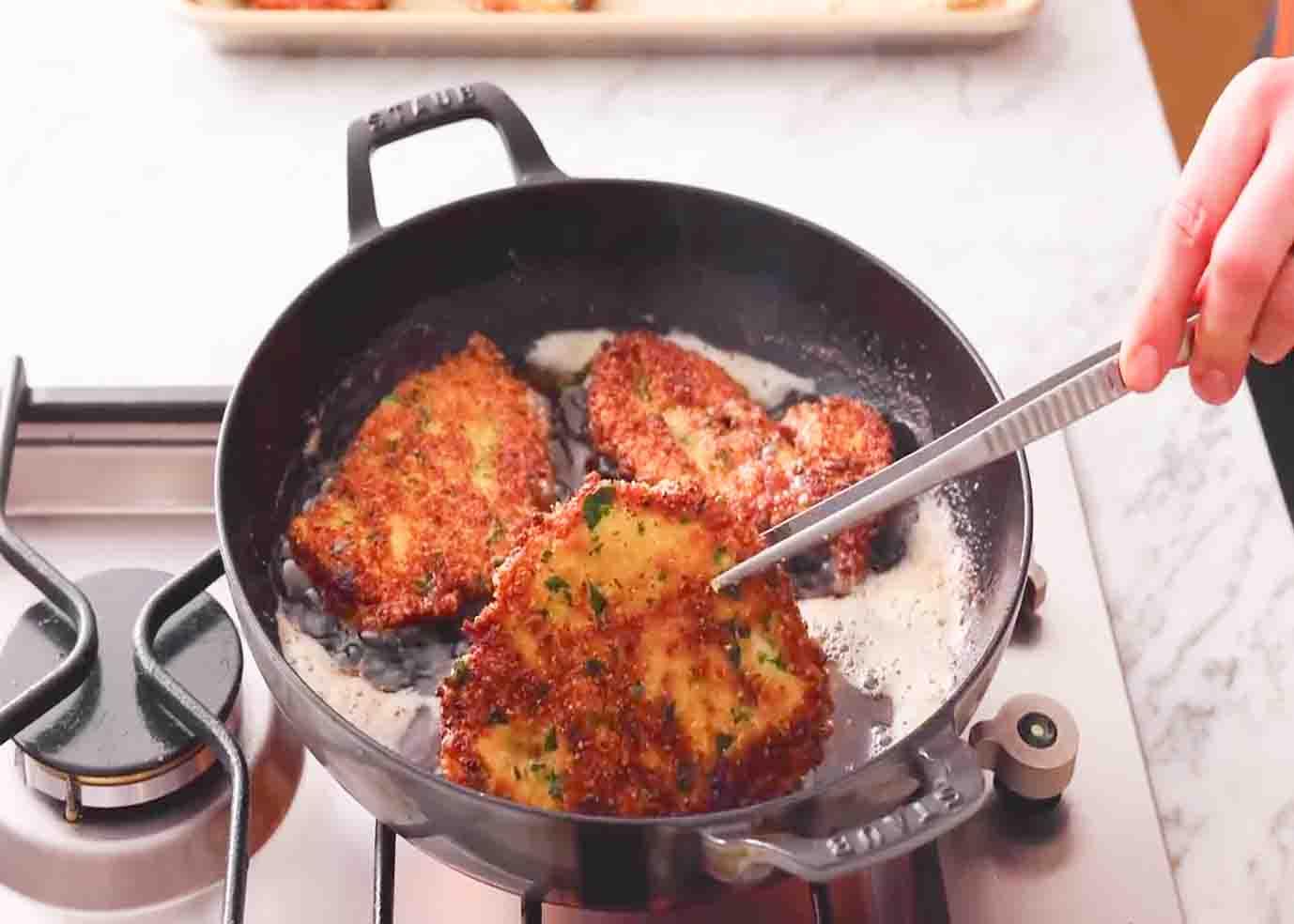 Frying the breaded chicken fillet