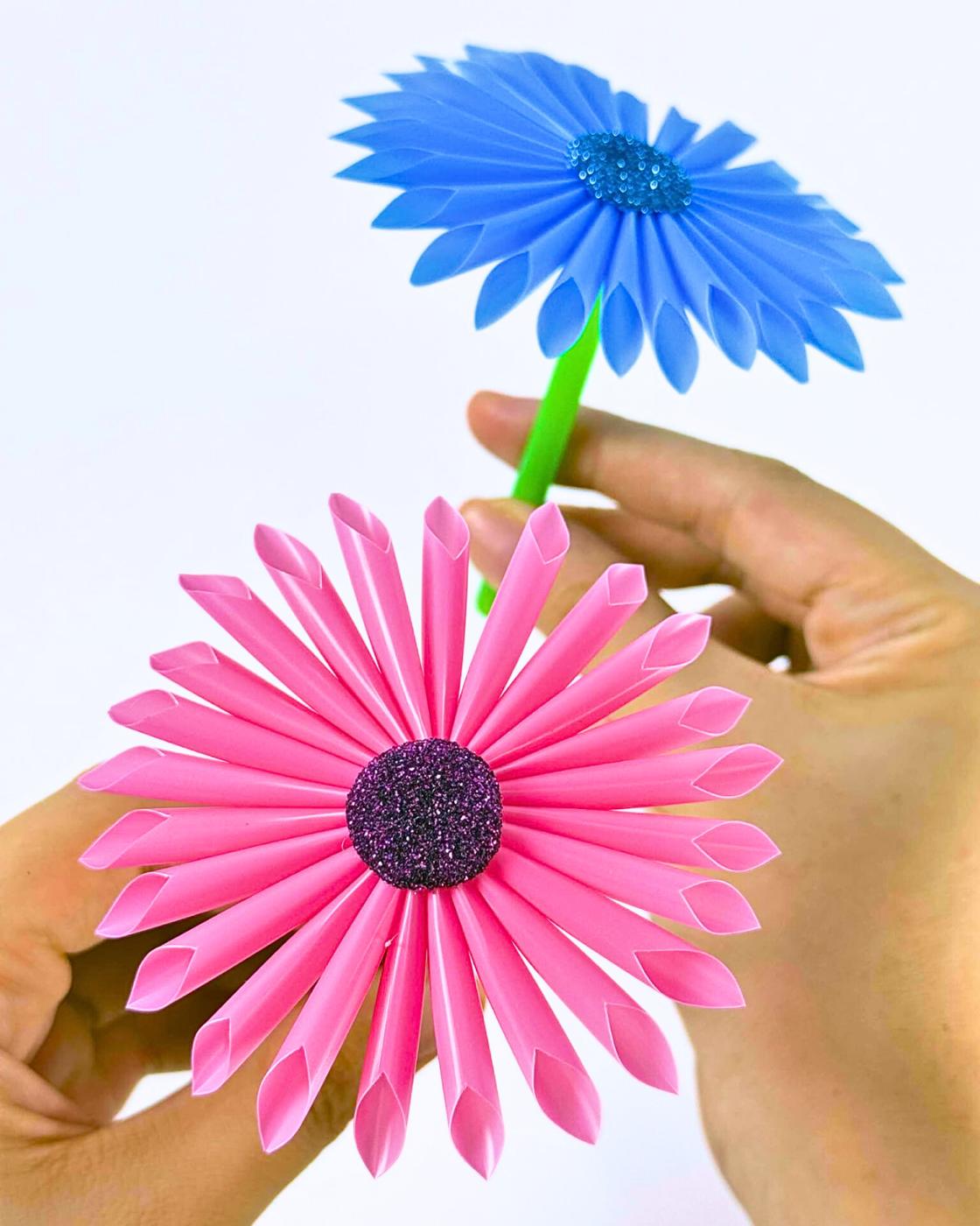 Easy Cocktail Straw Flowers