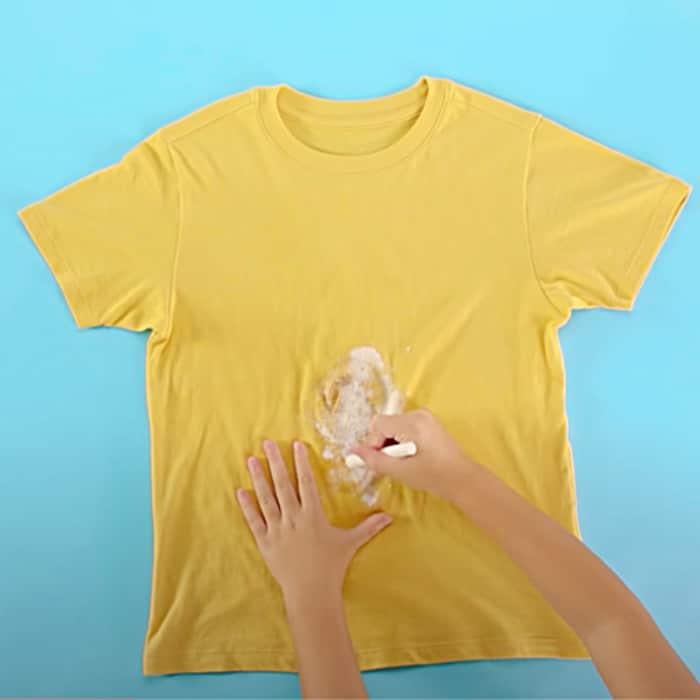DIY Stain Remover - Chalk To Remove Grease Stains - Laundry Cleaning Ideas
