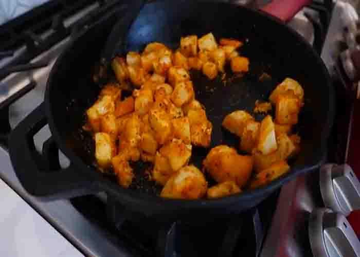Making the house potatoes for the breakfast recipe
