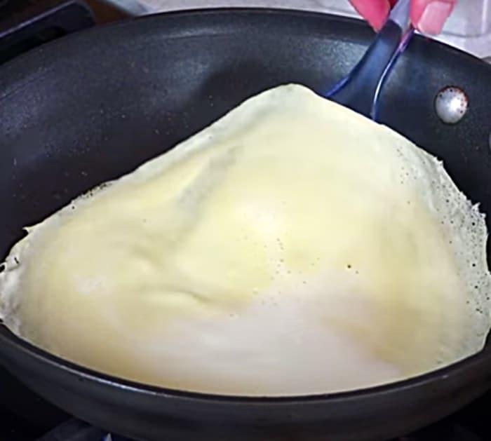 Use A Non-Stick Pant To Make Homemade Crepes