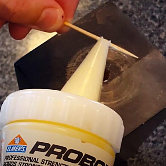 Woodworking Hacks - Quick Furniture Repair - How To Fix A Screw Hole With Toothpicks