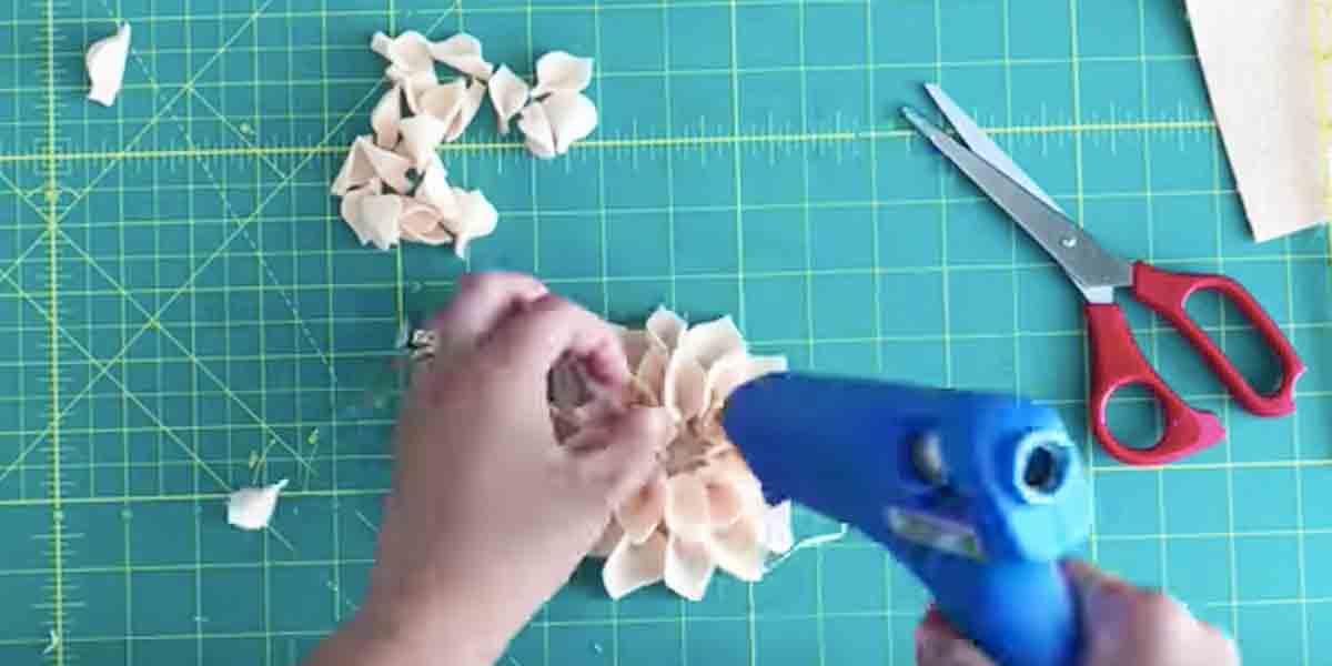 She Makes These Beautiful Felt Flowers And What She Does With Them Is Fabulous!