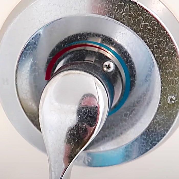 How To Clean A Shower With Dawn And Vinegar - Easy Cleaning hacks - Bathroom Cleaning Ideas